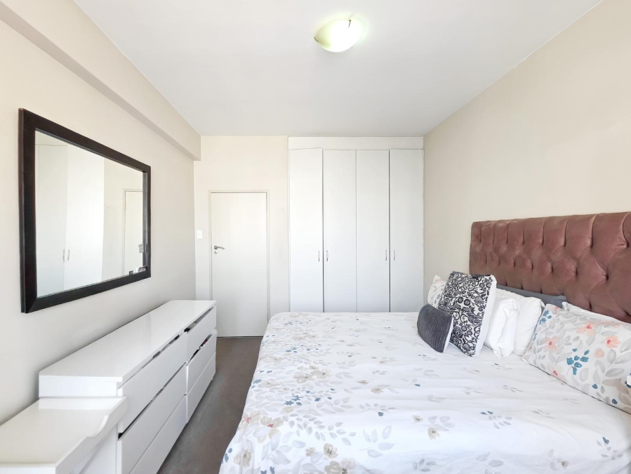 2 Bedroom Property for Sale in Sea Point Western Cape